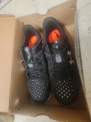 Under Armour Leadoff Baseball Cleats in Black/White Boy's Size 4.5 Y
