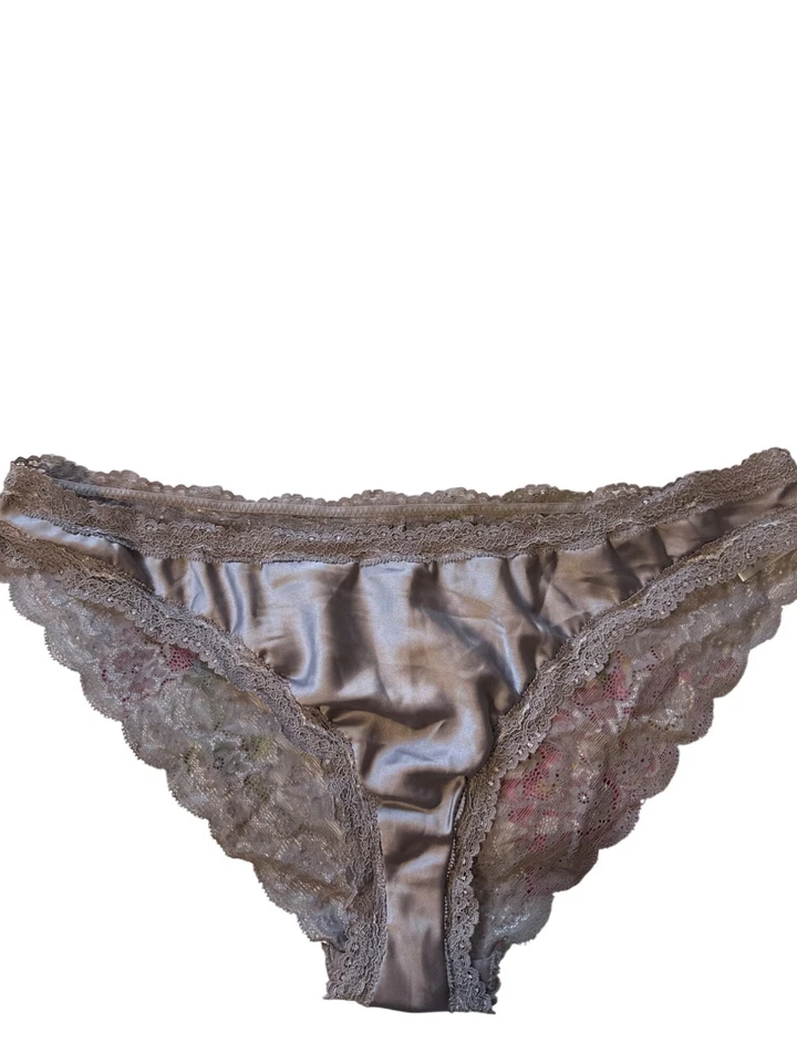 Jennifer Lopez XXL Satén y Encaje Gris Chemise Con Panty Set Foto 3 de 4