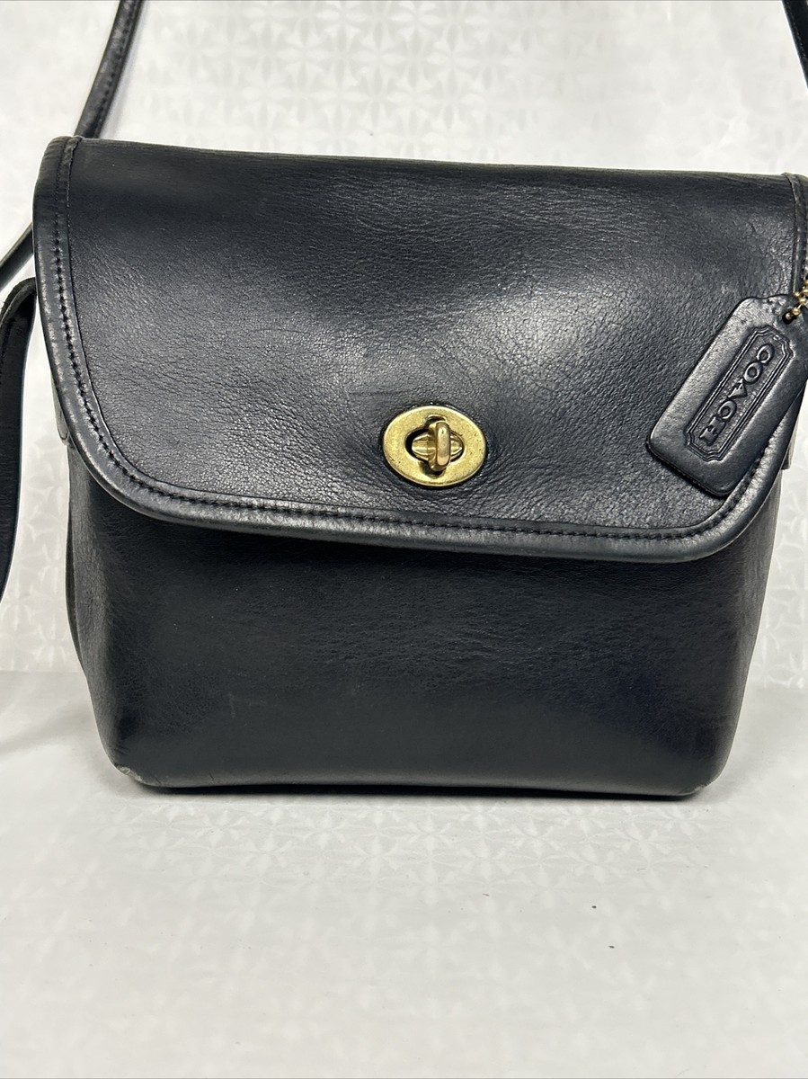 Vintage 90's COACH Turnlock Pouch In Brass Black 3010Leather