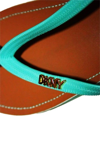 DKNY Madi Thong Flip-Flop Sandals Flops Orange Red Blue Black Green New NWT - Picture 14 of 21