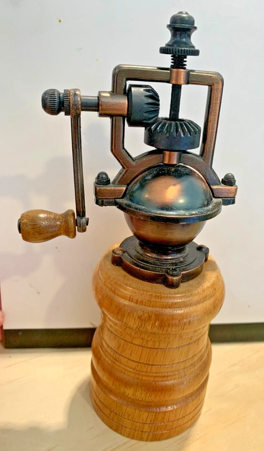 Metal Wood Base Hand Crank Pepper Mill Spice Grinder Steampunk Exposed Gears