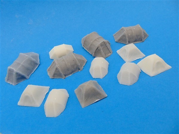 oo gauge railway scenery  PACK OF 12  modern tents 4mm 1:76               081