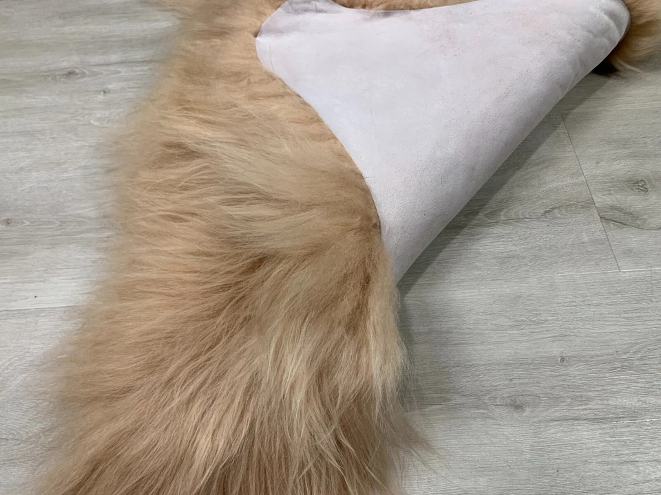 Alfombra de piel de oveja islandesa Cappuccino única de lujo cubierta de asiento de cuero genuino Foto 4 de 4