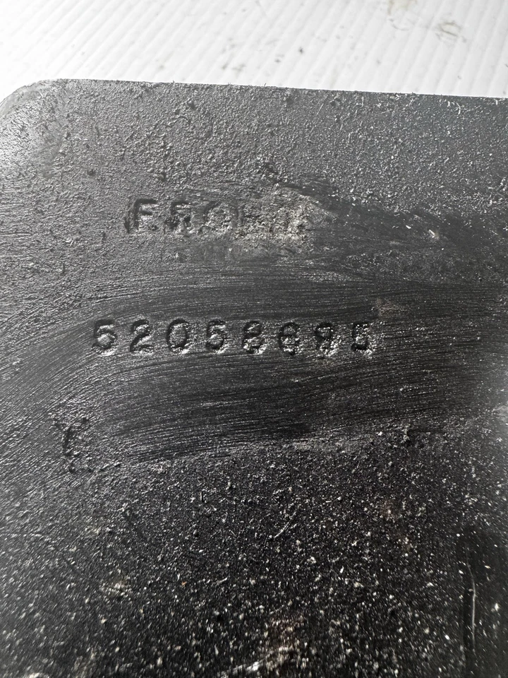 1996 - 2002 DODGE RAM 2500 3500 CUMMINS AUTOMATIC 2WD TRANSMISSION MOUNT BRACKET - Image 2 of 3