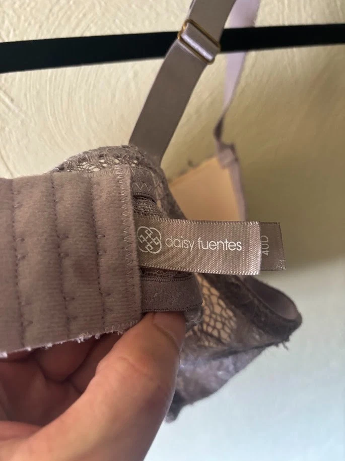 Sutiã DAISY FUENTES 40D renda roxa 40 D bege forrado com aro lingerie - Imagem 3 de 4