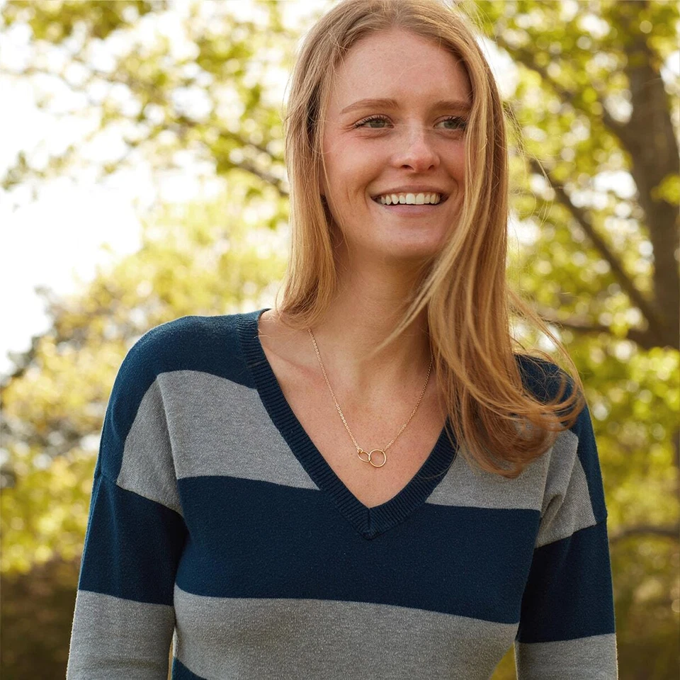 If Love Could Have Kept You Here | Collar Círculos Entrelazados | HECHO EN EE. UU. Foto 4 de 4