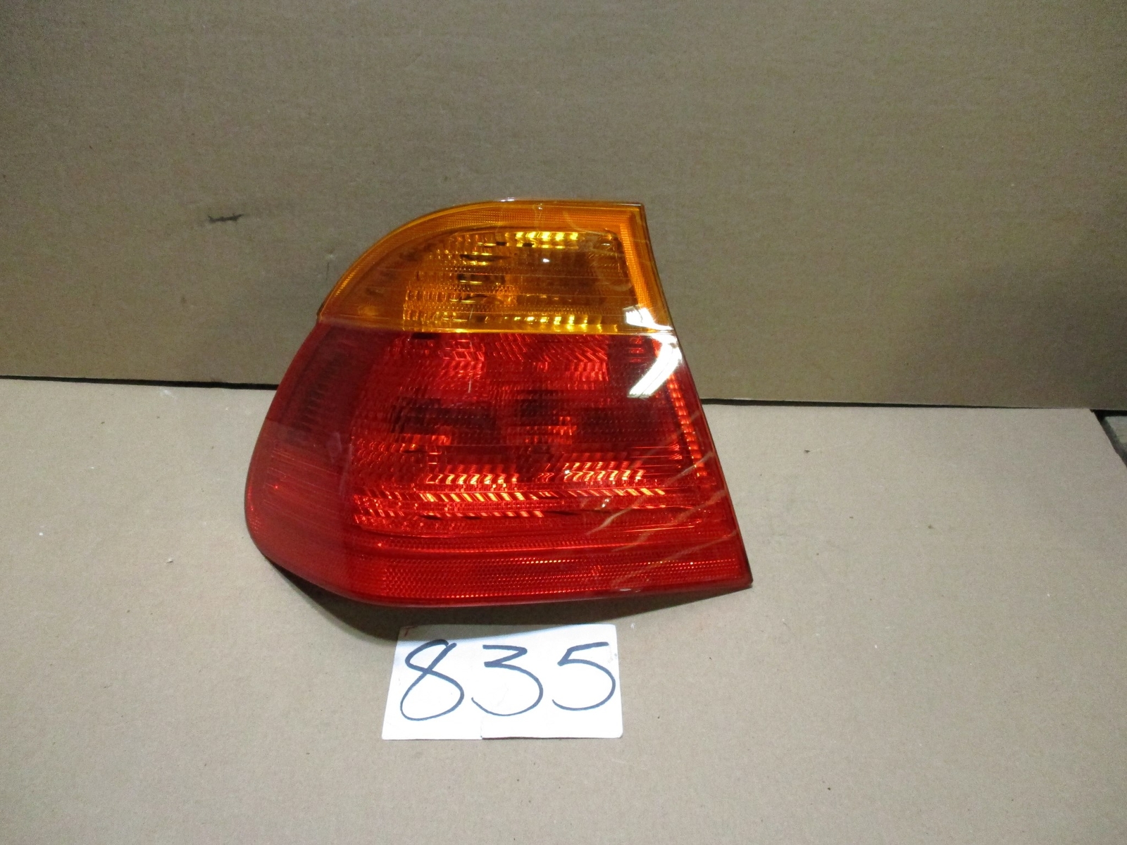99 00 BMW 325 DRIVER Side Used Tail Light #835-T