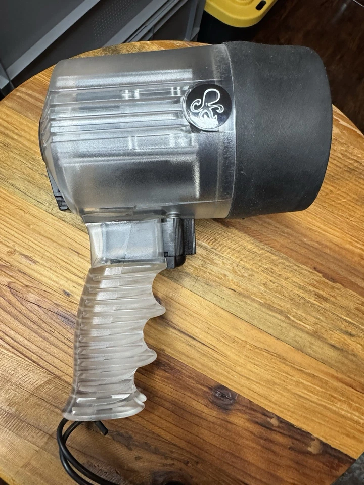 Linterna Subacuática Ikelite RCD Buceo en Mar Profundo Luz Color Claro Foto 3 de 4