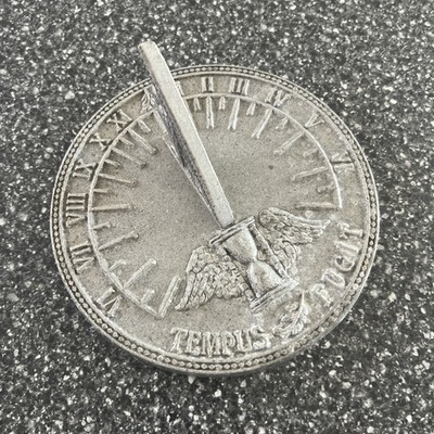 CARSON STATES METAL SUNDIAL BIRD TEMPUS FUGIT HOURGLASS ROMAN NUMERALS 6.5''