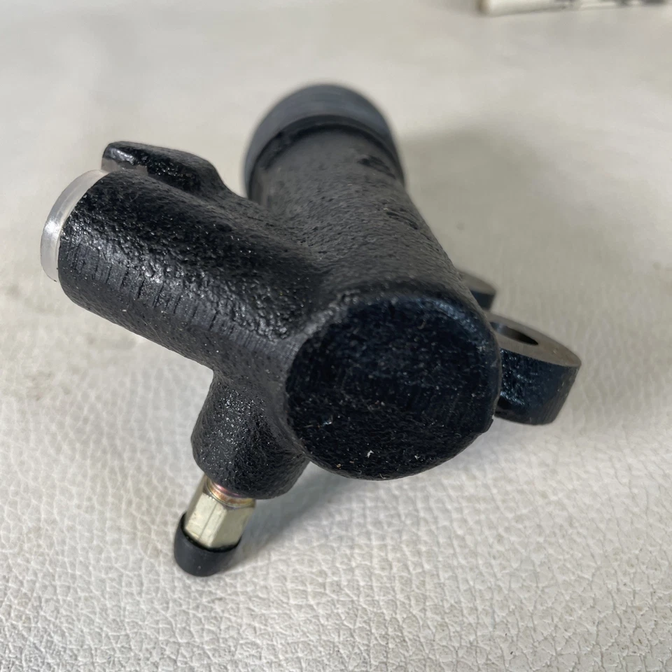 Cilindro de ahorro de embrague Tomico hecho en Japón Nissan/Datsun -finales de los 70-principios de los 80 (?) Foto 4 de 4