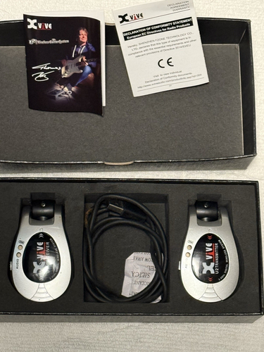 XVIVE U2 Digital Wireless Guitar System- Silver 2.4 GHz. Xvive U2 - Picture 3 of 9