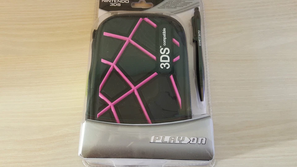 Housse Silicone + 1 Stylet + 1 Stylos + 2 Protege Ecran Noir/Rose NINTENDO 3DS - Photo 1/1