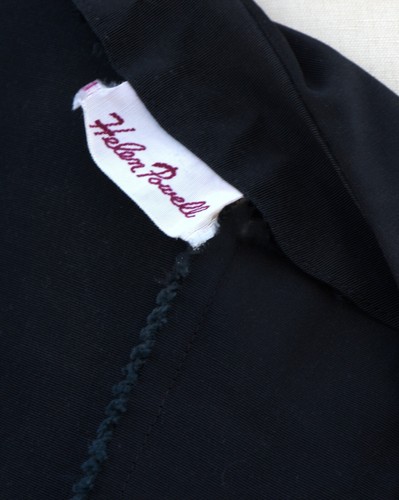 Gabardina victoriana Helen Powell S de colección para mujer detalle de botones con estrás negra - Imagen 4 de 4