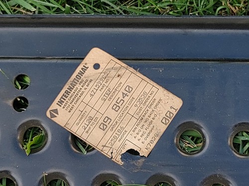 International Harvester 2120 Footstep 471599C5 09 8540 - Picture 3 of 8