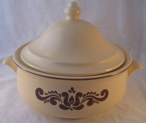 Pfaltzgraff Stoneware Village 2-Quart Lidded Casserole 6-315 1970's USA Vintage - Picture 4 of 4
