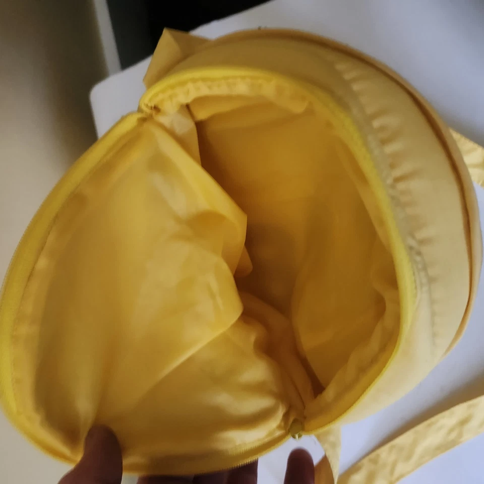 Mochila escolar para niños M&Ms amarilla buen estado usada bolsa de viaje para jugar Foto 4 de 4