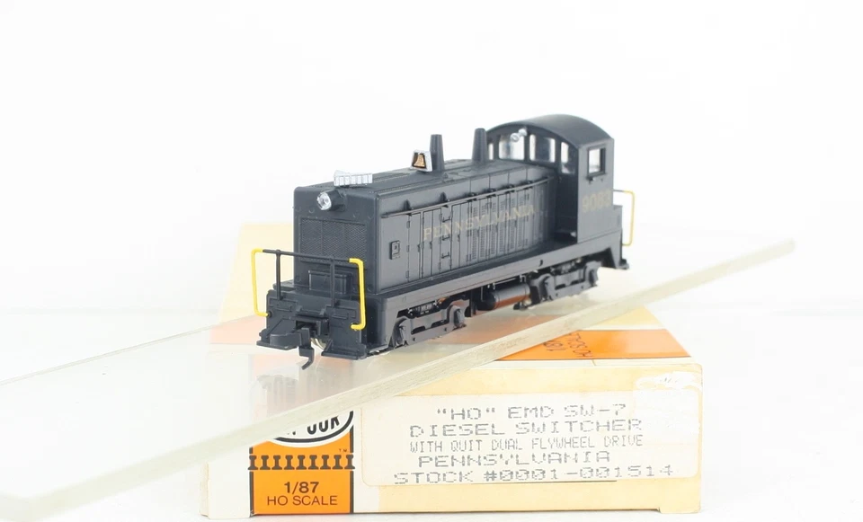 HO Scale Con-Cor / Kato Pennsylvania Railroad SW7 Diesel Switcher Excellent - Image 2 of 4