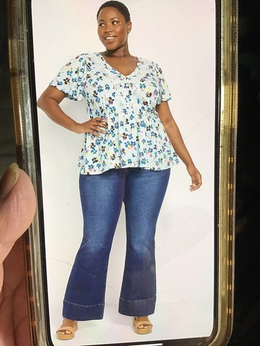 2 Lane Bryant Swing Flatterärmel bestickt Babydoll Top Gr. (22-24).       - Bild 2 von 11