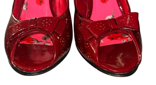 Betsy Johnson Maroon Wine Red Patent Embossed Peep Tow Heels w/Bow Size 8 - Picture 2 of 7