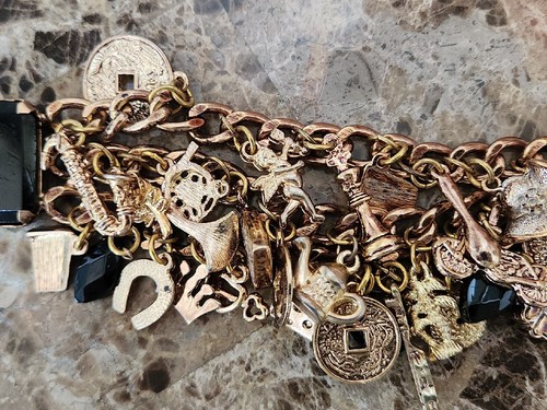 erickson beamon para target pulsera chapado en oro encanto cristal negro - Imagen 2 de 11