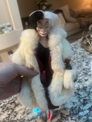 Cruella De Vil doll Disney Villains 101 Dalmations