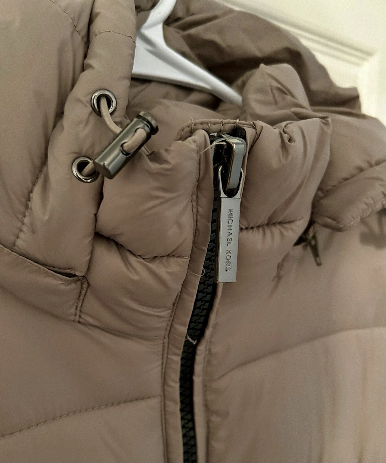 Michael Kors Cappotto donna imbottito in nylon trapuntato con cappuccio marrone chiaro taglia M