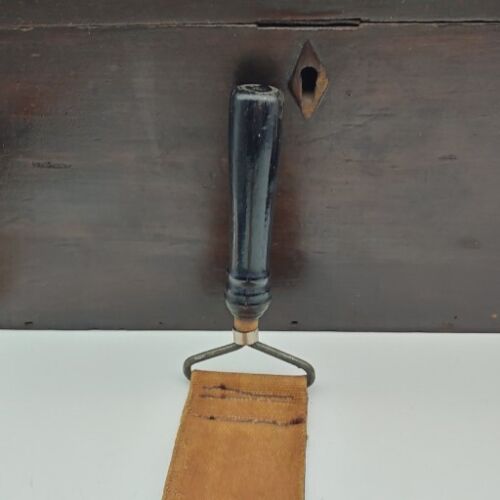 Antique Wooden Barber's Lock Box w Strop, Tools, Business Cards Late 1800s... - Picture 9 of 24