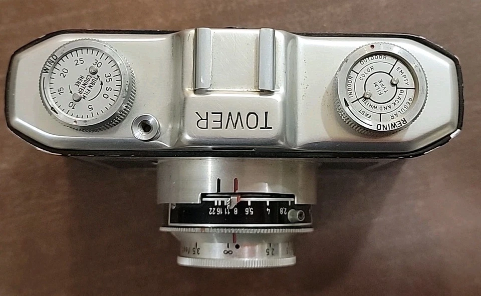 Cámara Tower Modelo 50 Alemania con lente Westar 45 mm f/2,8 + estuche de cuero - Probada Foto 3 de 4