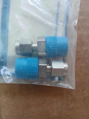 Lot of 2  SWAGELOK SS-200-1-4 316 SS FITTING 1/8  TUBE x 1/4  Male NPT  