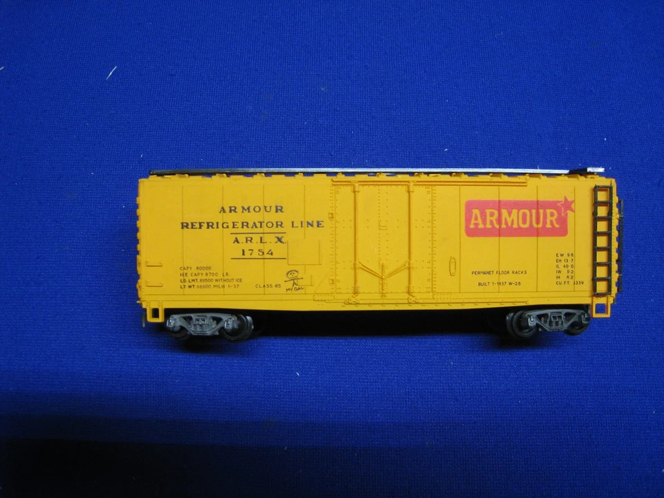 HO Scale Roco Armour Boxcar - Freight Train - Image 2 of 4