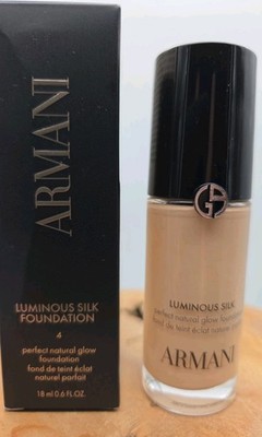 Make-up Teint Foundation Armani Luminous Silk 4 perfect natural glow