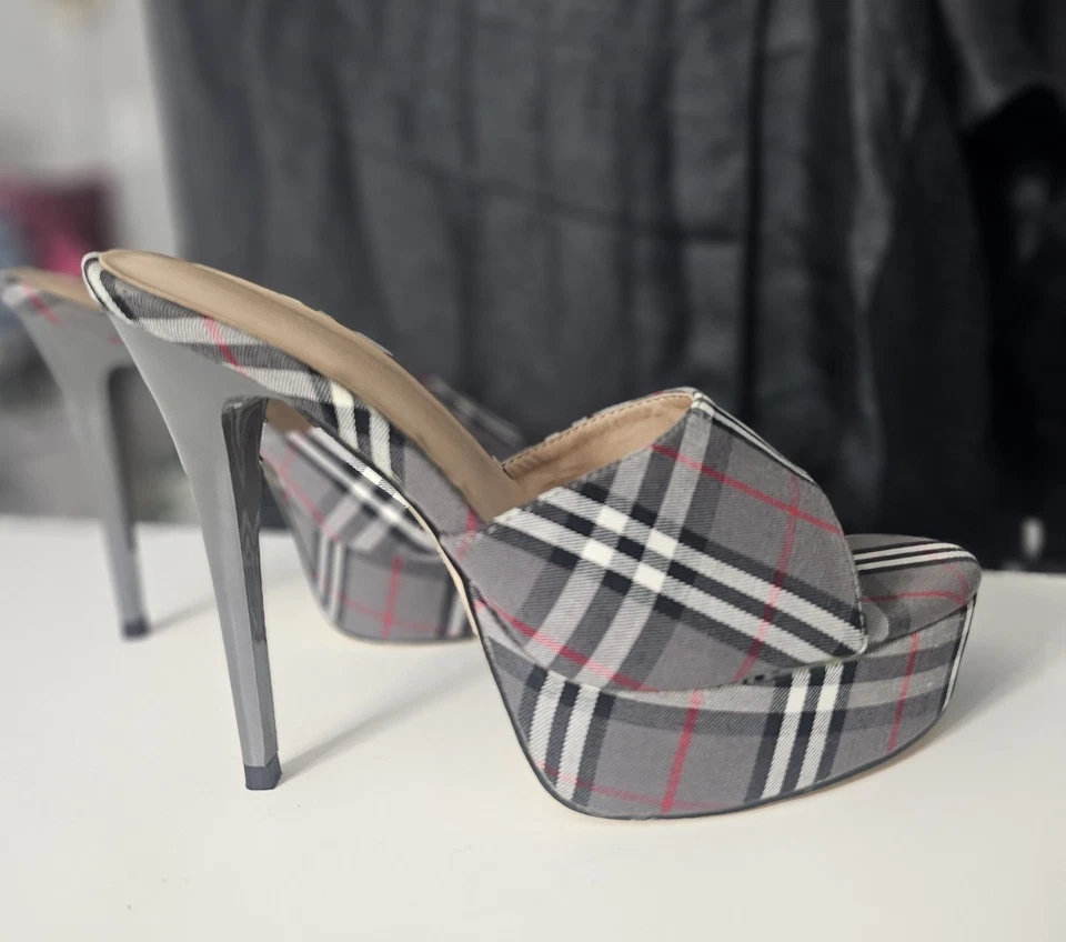 Серые клетчатые туфли на платформе Mules с открытым носком на шпильке женские размер 6,5 - Изображение 2 из 4