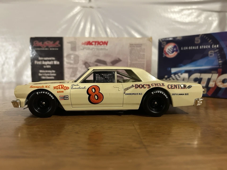 Литая модель автомобиля NASCAR Action 1974 Dale Earnhardt 1st Asphalt Win 1:24 (ремейк 2001 года) - Изображение 2 из 4