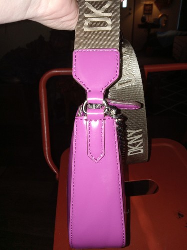 DKNY Umhängetasche mit Beutel + Kette Neu - Bild 12 von 16