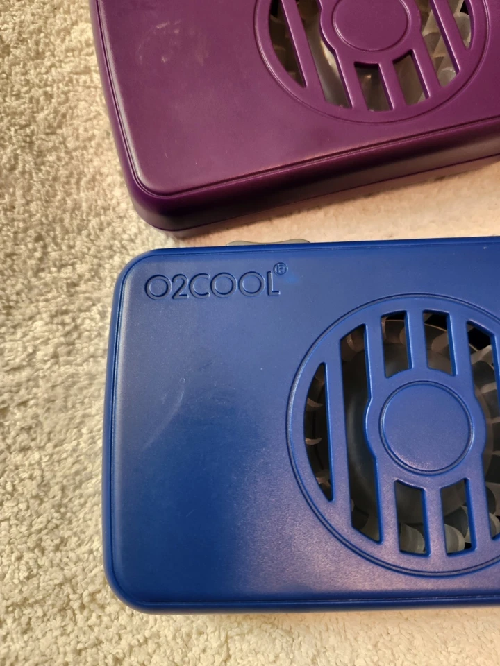 Collar ventilador personal O2 COOL Deluxe alimentado por batería colores surtidos Foto 2 de 3