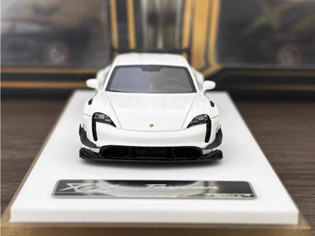 404 Error 1/64 Resin car model Porsche Taycan modified edition