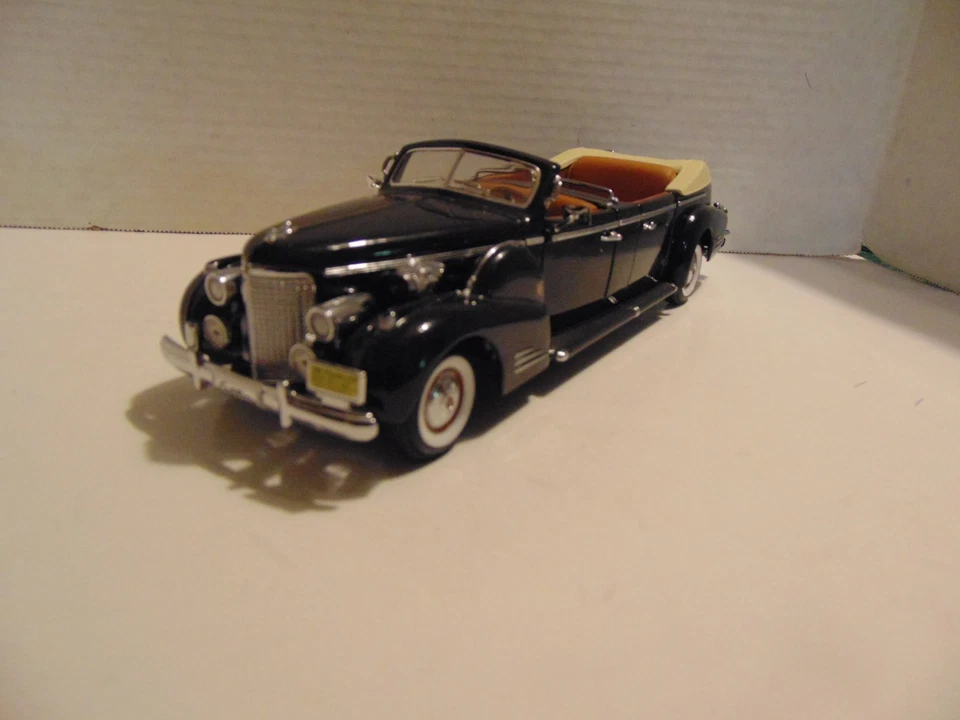 Die Cast Car 1:24 1938 Presidential Limo Queen Mary - Image 3 of 4