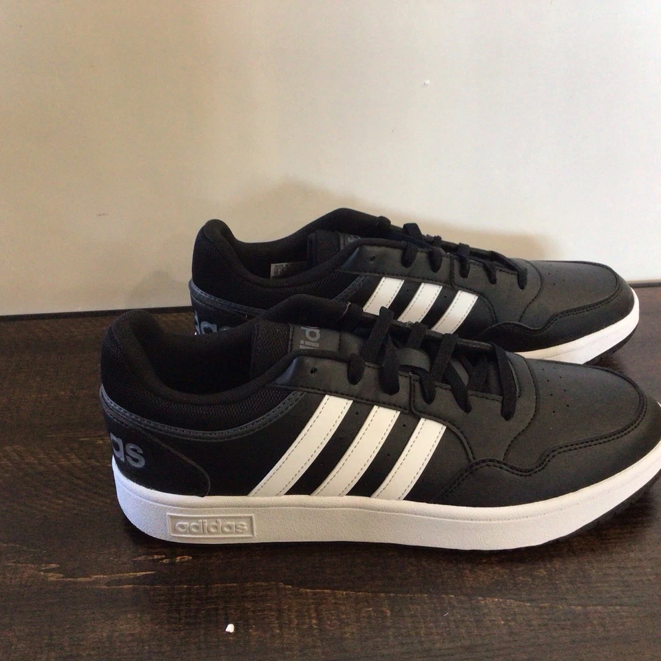 Tênis de basquete Adidas masculino aros 4 preto branco cano baixo tamanho 12 - Imagem 4 de 4