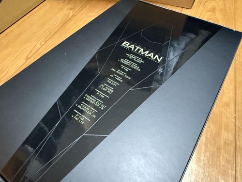 Hot Toys Movie Masterpiece MMS356 Armored Batman Black Chrome 1/6 Scale Figure - Picture 7 of 10