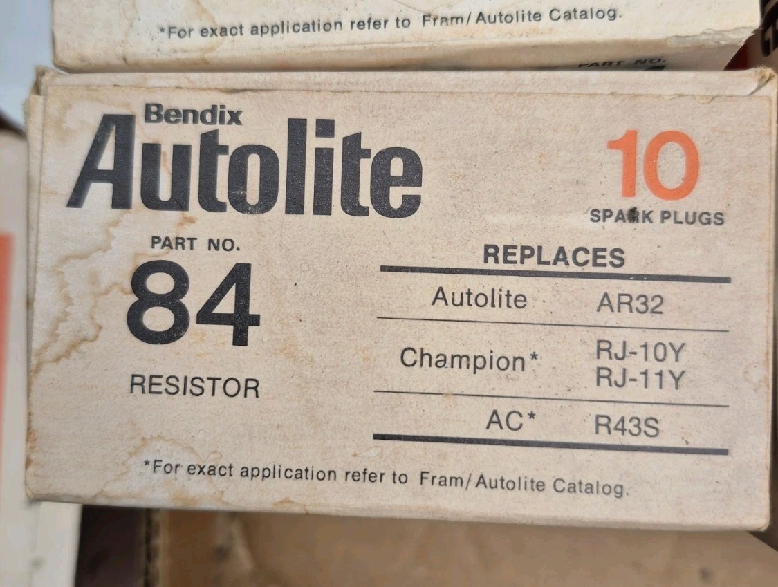 Autolite 84 Spark Plugs Set Of Ten NOS