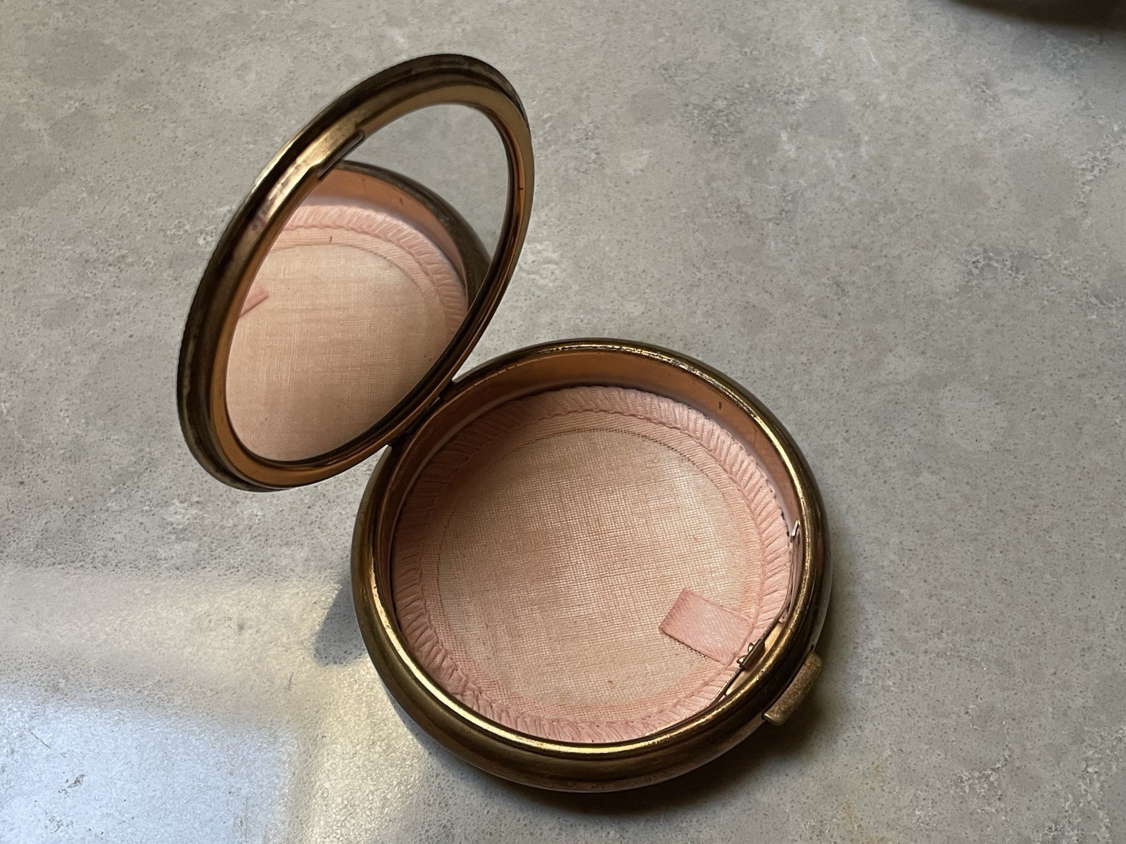 Vintage Rose & Gold Tone Powder Compact with Mirror Compartment