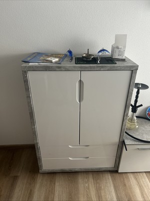 Verkaufe Den Marmor Schrank Ist Gebraucht Hat 2 Schubladen Und 2 Türen