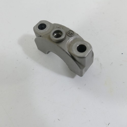 Kawasaki ER-5 500 A Nockenwellenbock Zylinderkopf Motor Halter 84707