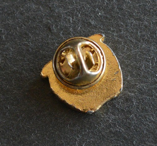 Vintage #1 Teacher Gold Tone Pin Brooch Apple Fruit Shape enamel 5/8" Push Back - Picture 2 of 2