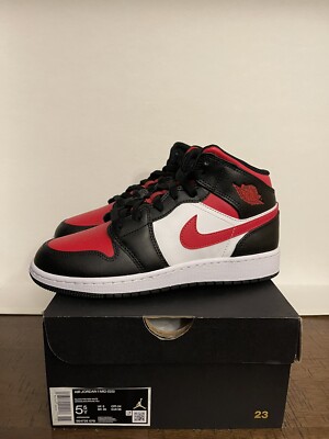 Nike Air Jordan 1 Mid GS Bred Toe Black Fire Red White Size 5.5Y/ 7W 554725-079