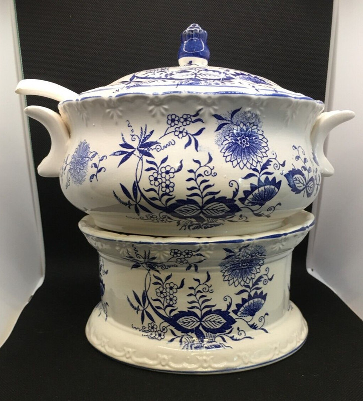 NOS VTG ARNART BLUE ONION/DANUBE SOUP TUREEN WITH LID-WARMER STAND/CANDLE/LADLE