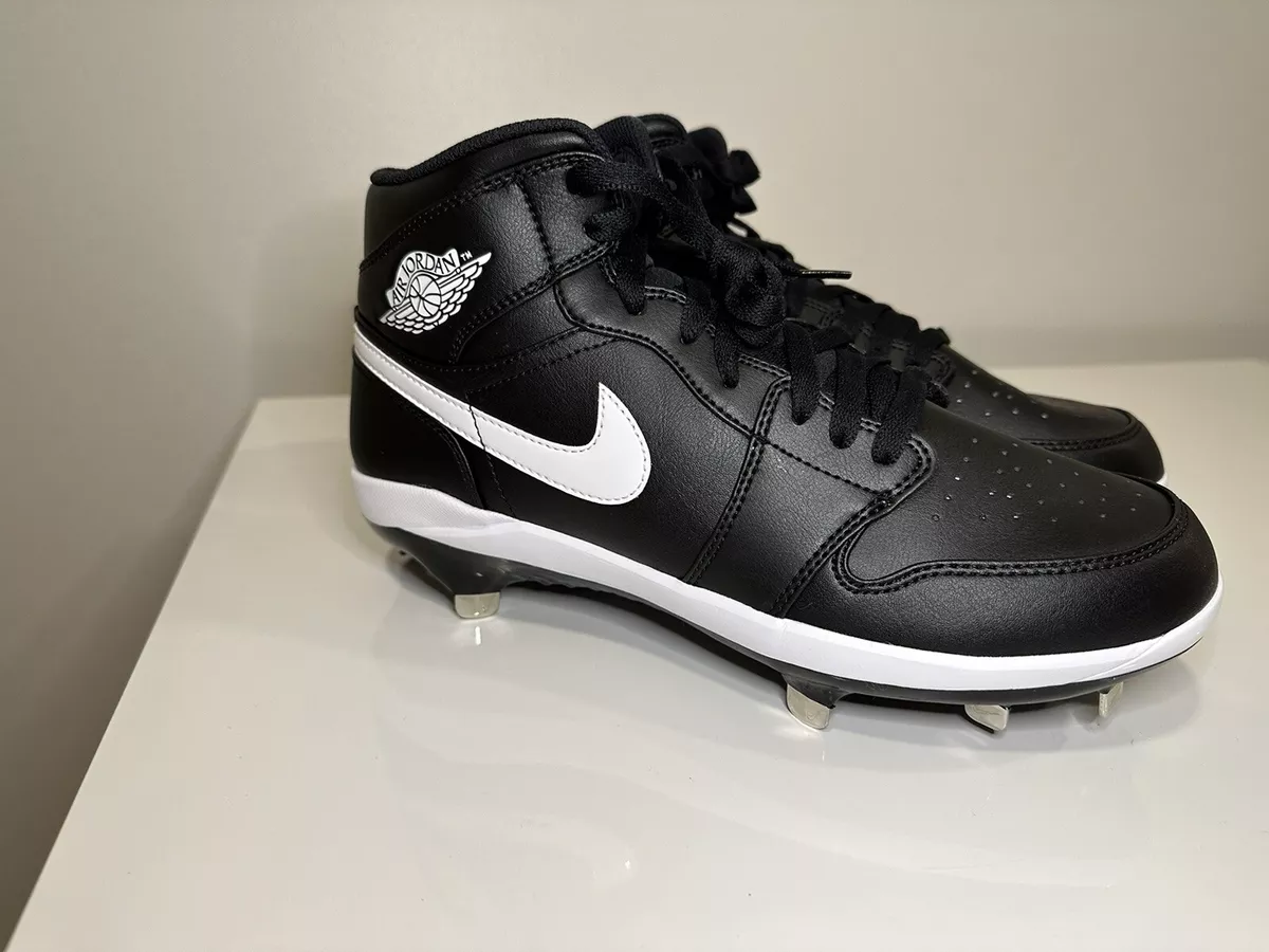 Jordan molded best sale baseball cleats mens