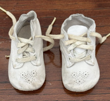 Vintage White Soft Leather Baby Infant Shoes WeeWalker Brand