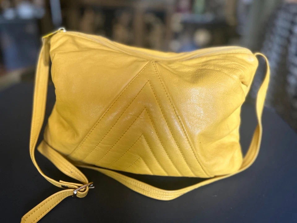 ¡RARO!!!Bolso de Hombro Bandolera Doble Cremallera Años 80 Amarillo Limón Cuero Acolchado Foto 2 de 4