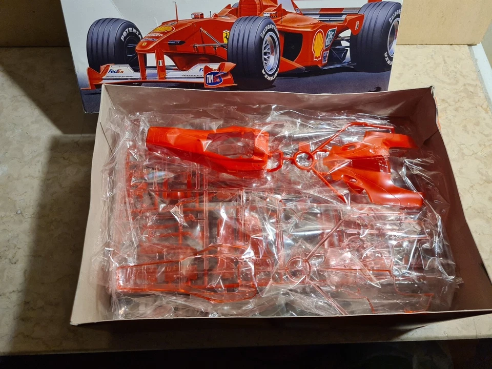 1:20 TAMIYA FERRARI F1-2000 FORMULA 1 WITH CLEAR PARTS EDITION sealed - Immagine 2 di 4